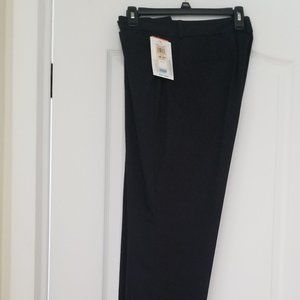 Dockers Women Metro Pant.  Black. 16P Short.